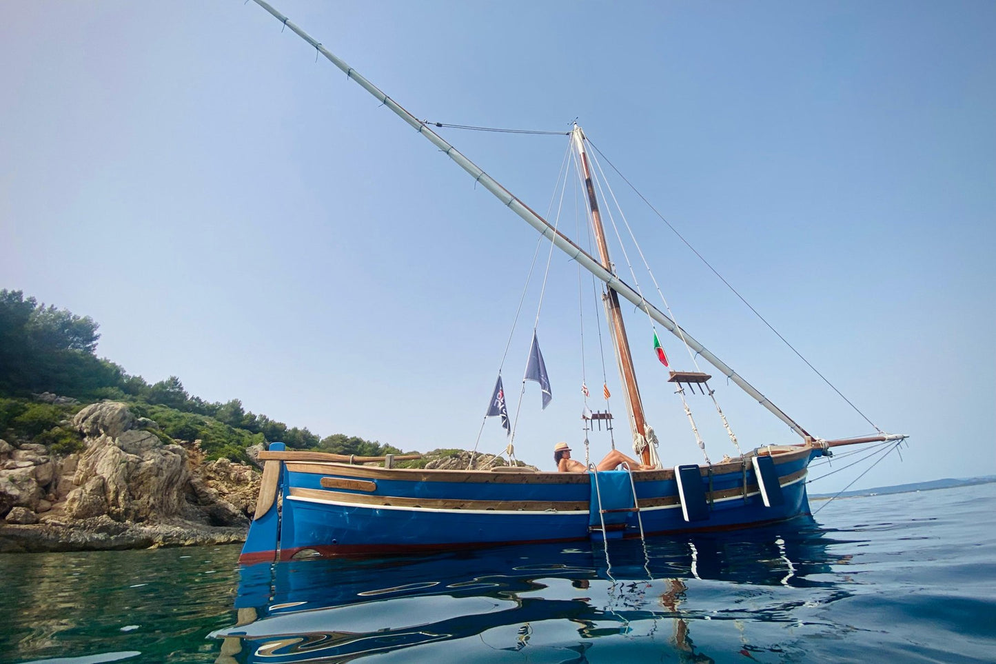La barca Santa Bàrbara, vela llatina tradicional