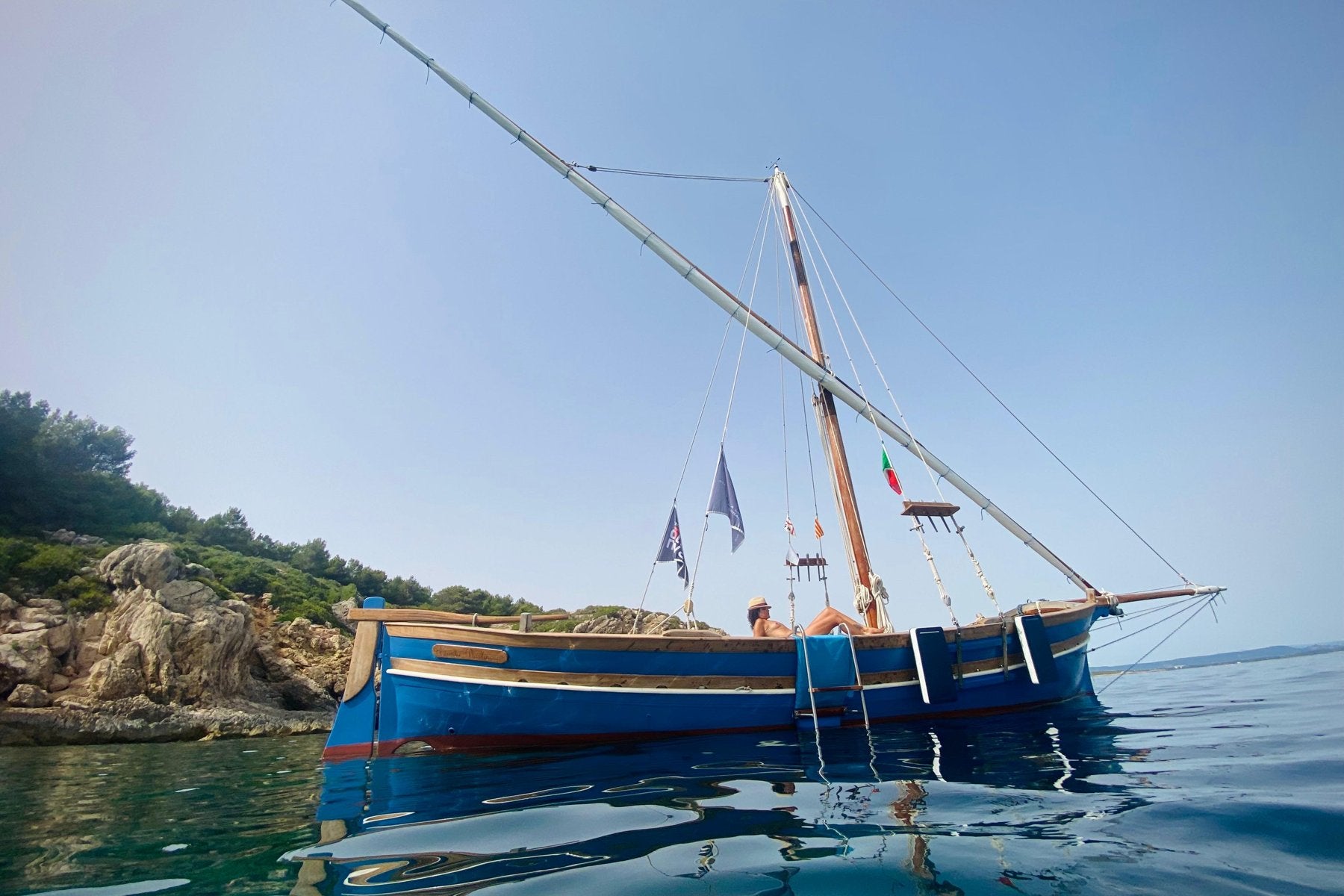 La barca Santa Bàrbara, vela llatina tradicional