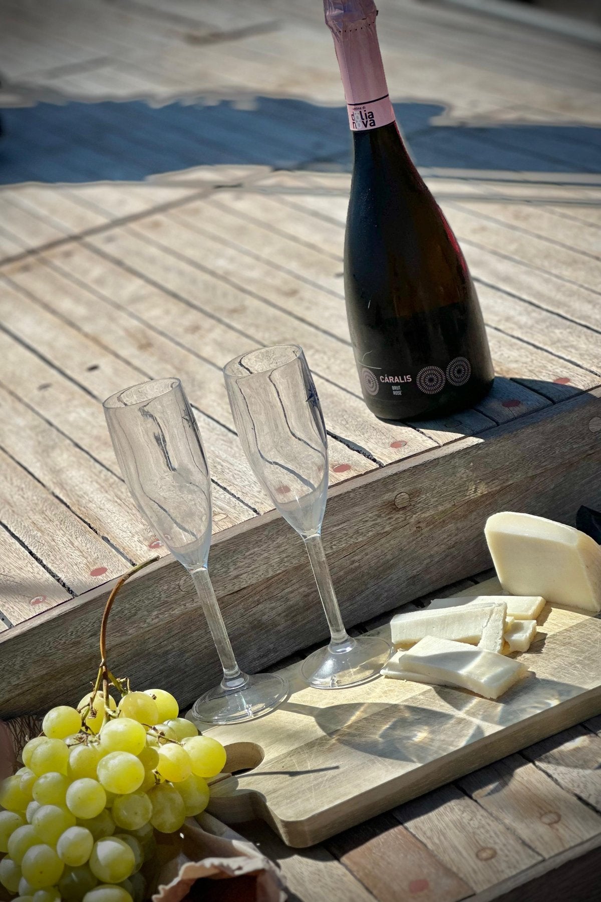 Aperitiu amb productes típics de Sardenya a bord